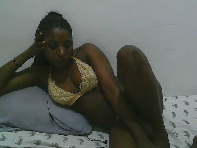 Hadijah live cam on BongaCams