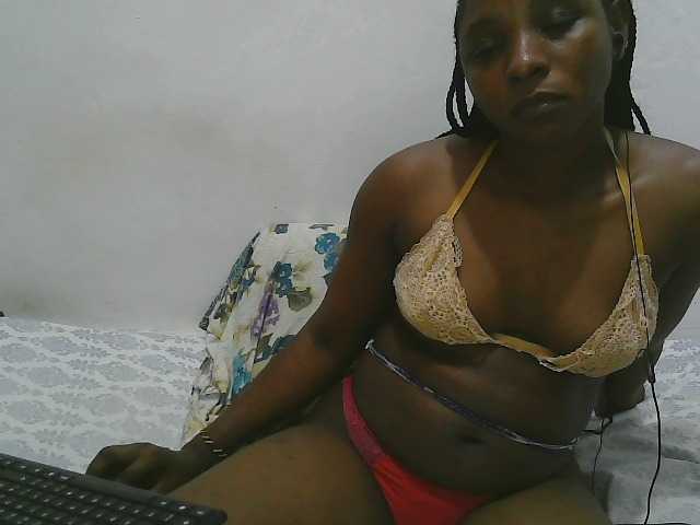 Hadijah live cam on BongaCams