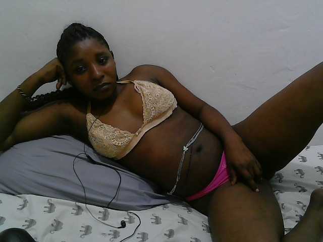 Hadijah live cam on BongaCams