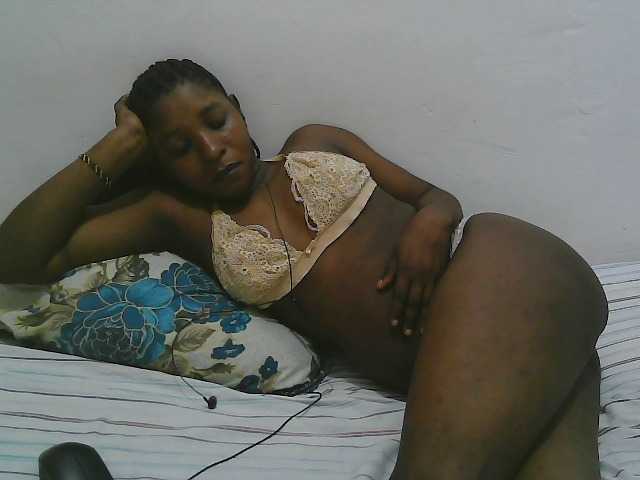 Hadijah, live now on BongaCams