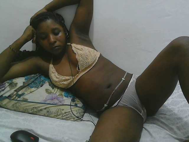 Hadijah live cam on BongaCams