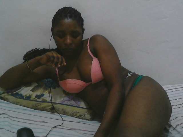 Hadijah live cam on BongaCams