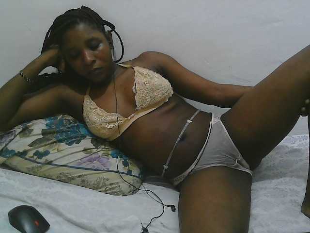 Hadijah live cam on BongaCams
