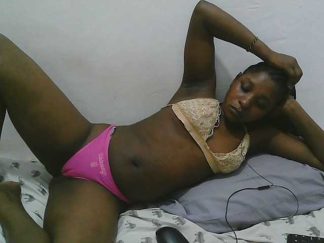 Hadijah webcam bongacams model stream image