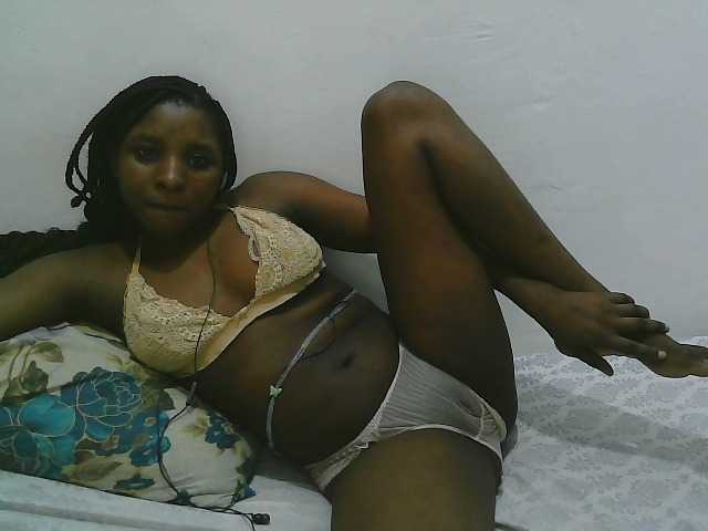 Hadijah live cam on BongaCams