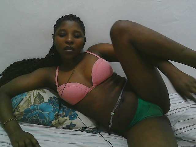 Hadijah live cam on BongaCams