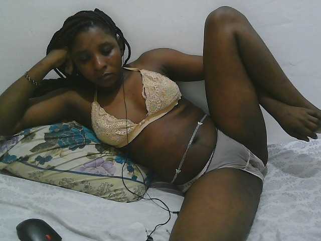 Hadijah live cam on BongaCams
