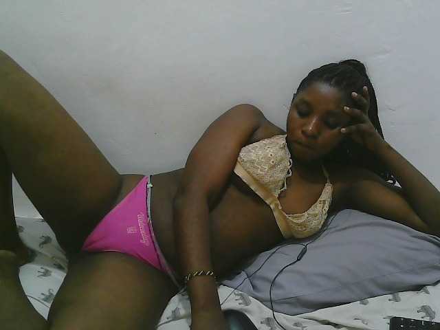 Hadijah live cam on BongaCams