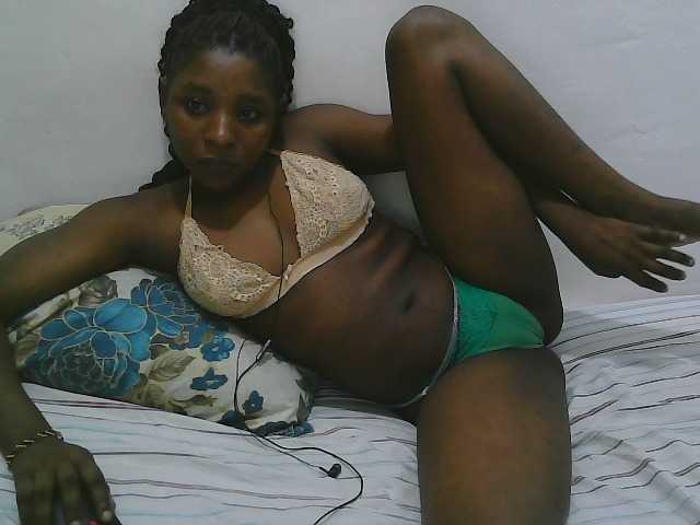 Hadijah, live now on BongaCams