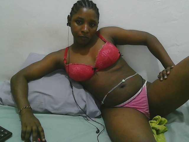 Hadijah live cam on BongaCams