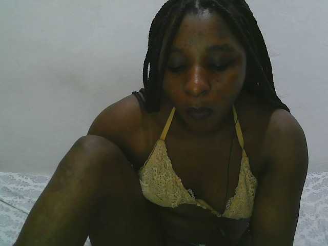 Hadijah live cam on BongaCams
