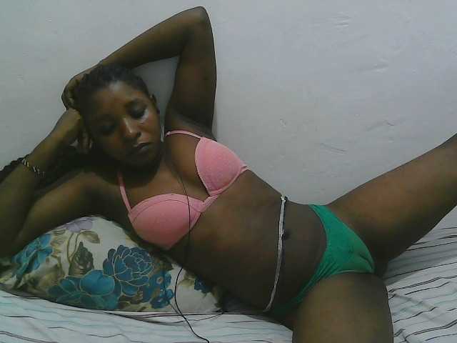 Hadijah live cam on BongaCams