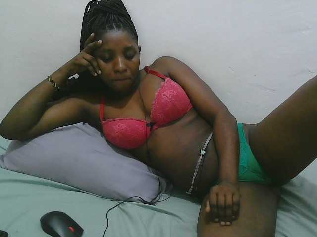 Hadijah live cam on BongaCams