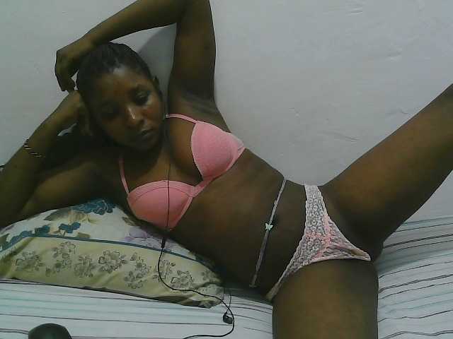 Hadijah live cam on BongaCams
