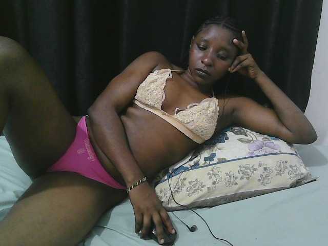 Hadijah live cam on BongaCams
