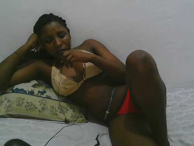 Hadijah live cam on BongaCams