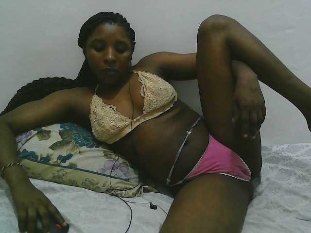Hadijah live cam on BongaCams