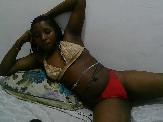 Hadijah live cam on BongaCams