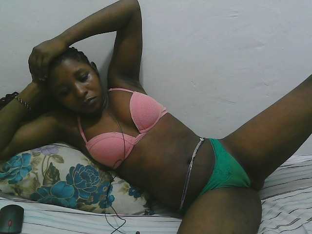 Hadijah live cam on BongaCams