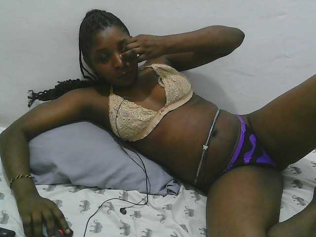 Hadijah live cam on BongaCams