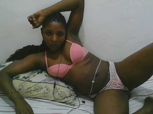 Hadijah live cam on BongaCams