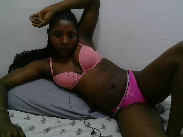 Hadijah live cam on BongaCams