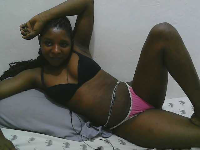 Hadijah webcam bongacams model stream image