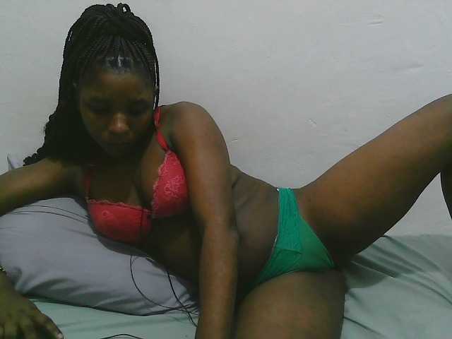 Hadijah live cam on BongaCams