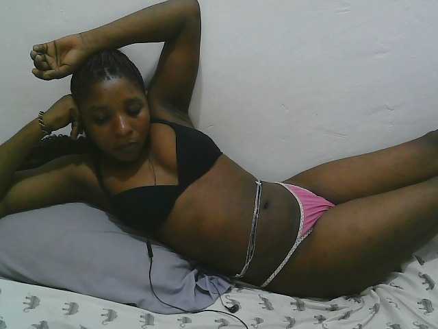 Hadijah webcam bongacams model stream image