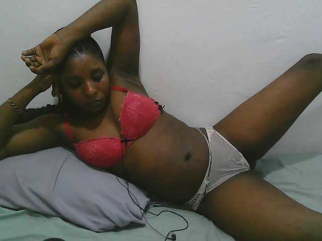 Hadijah live cam on BongaCams