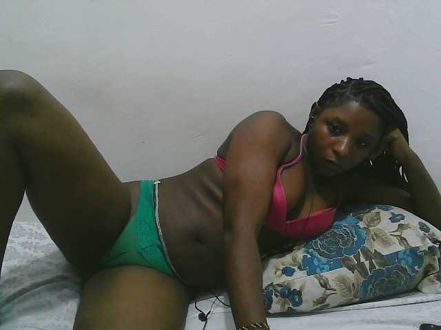 Hadijah live cam on BongaCams