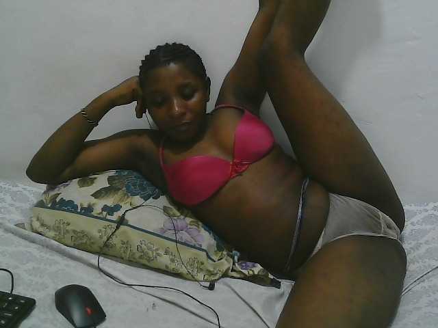 Hadijah live cam on BongaCams
