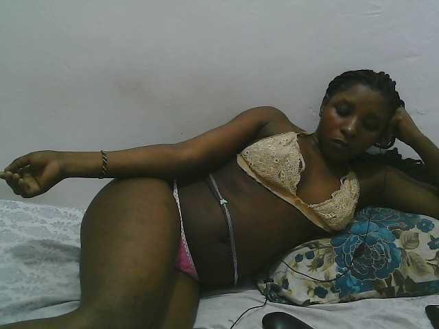 Hadijah live cam on BongaCams
