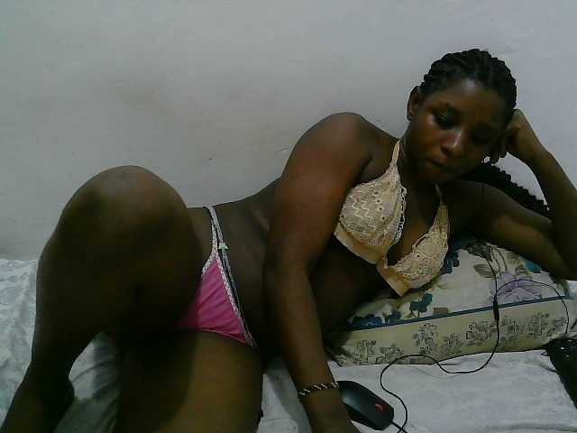 Hadijah live cam on BongaCams