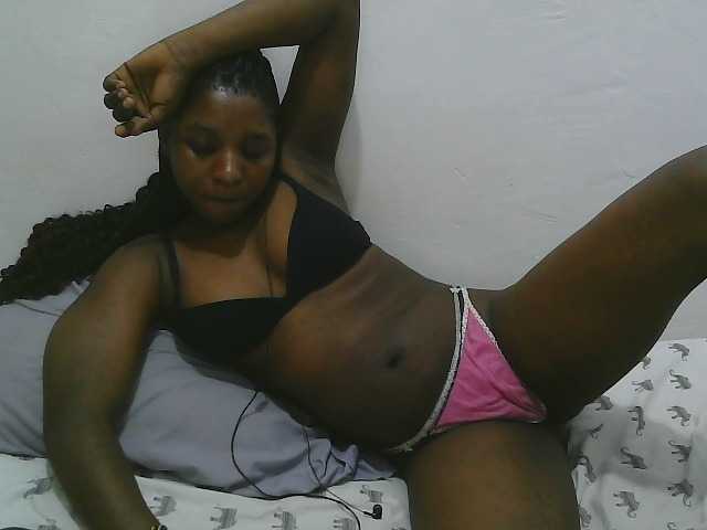 Hadijah webcam bongacams model stream image
