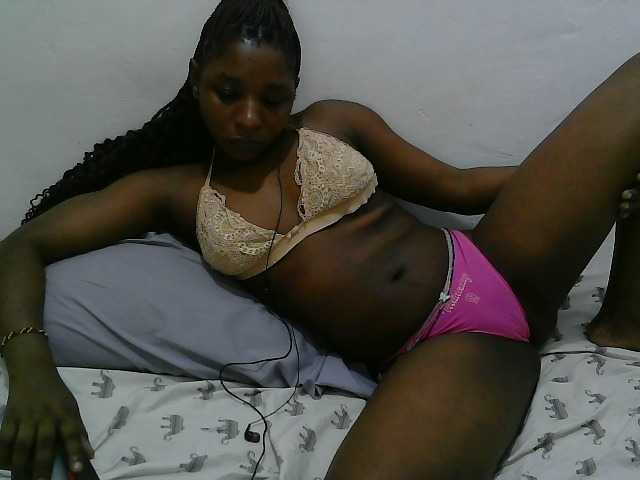 Hadijah live cam on BongaCams