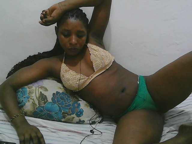 Hadijah live cam on BongaCams