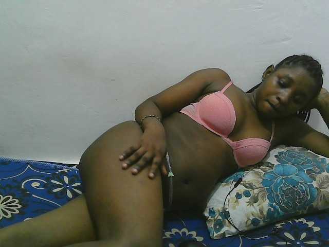 Hadijah live cam on BongaCams