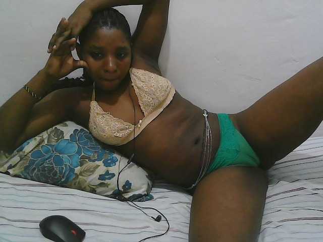 Hadijah live cam on BongaCams