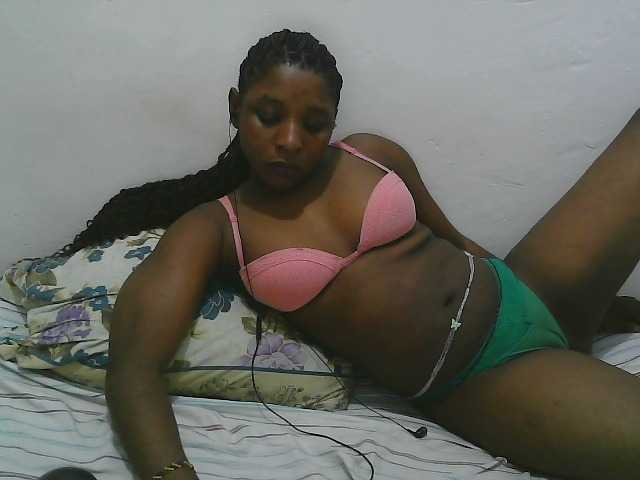 Hadijah live cam on BongaCams