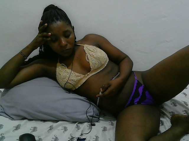 Hadijah live cam on BongaCams