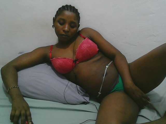 Hadijah live cam on BongaCams