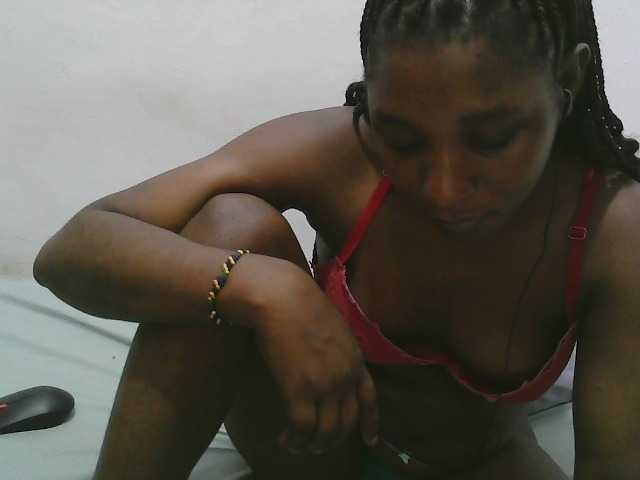 Hadijah live cam on BongaCams