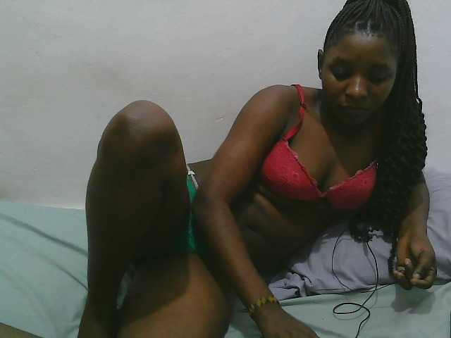 Hadijah live cam on BongaCams