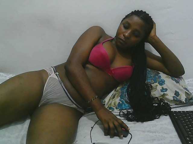 Hadijah live cam on BongaCams