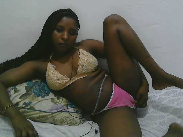 Hadijah live cam on BongaCams
