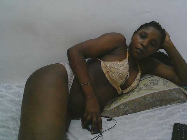 Hadijah live cam on BongaCams