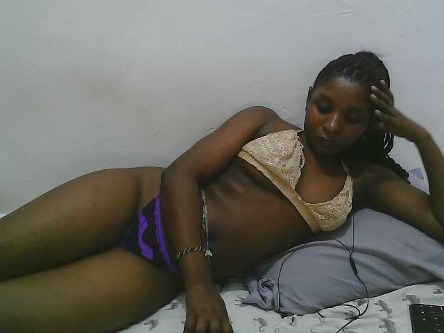 Hadijah webcam bongacams model stream image