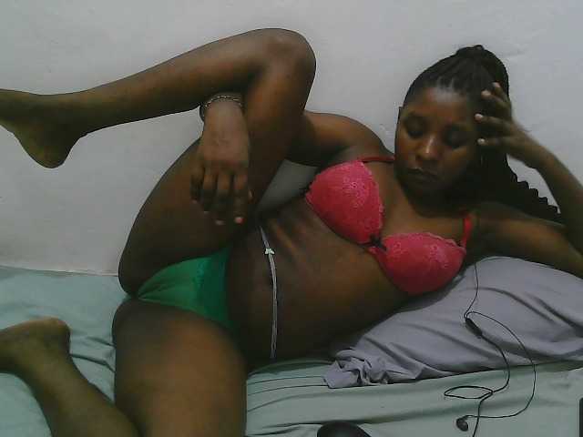 Hadijah live cam on BongaCams