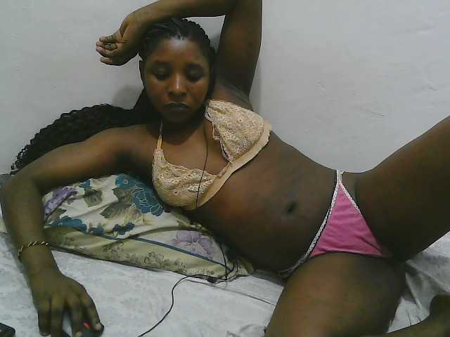 Hadijah live cam on BongaCams